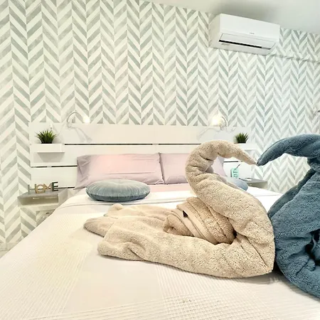 Pla - Modern With Private Terrace And Ac - 2 Min From The Train Station *