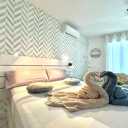Pla - Modern With Private Terrace And Ac - 2 Min From The Train Station Torremolinos