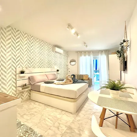 Pla - Modern With Private Terrace And Ac - 2 Min From The Train Station