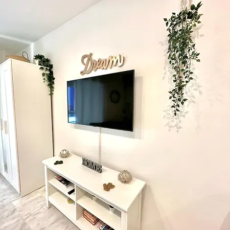 Pla - Modern With Private Terrace And Ac - 2 Min From The Train Station Torremolinos