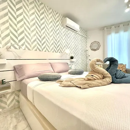 Appartement Pla - Modern With Private Terrace And Ac - 2 Min From The Train Station Torremolinos