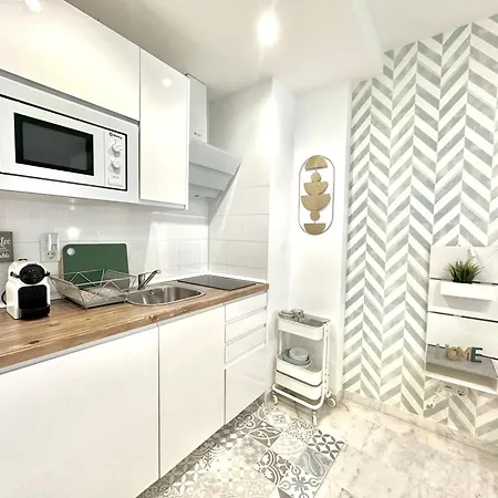 Pla - Modern With Private Terrace And Ac - 2 Min From The Train Station